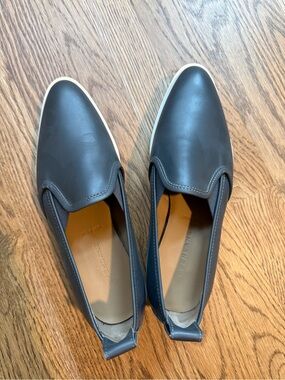 Everlane pointed toe loafers. Leather. Size 7 1/2.